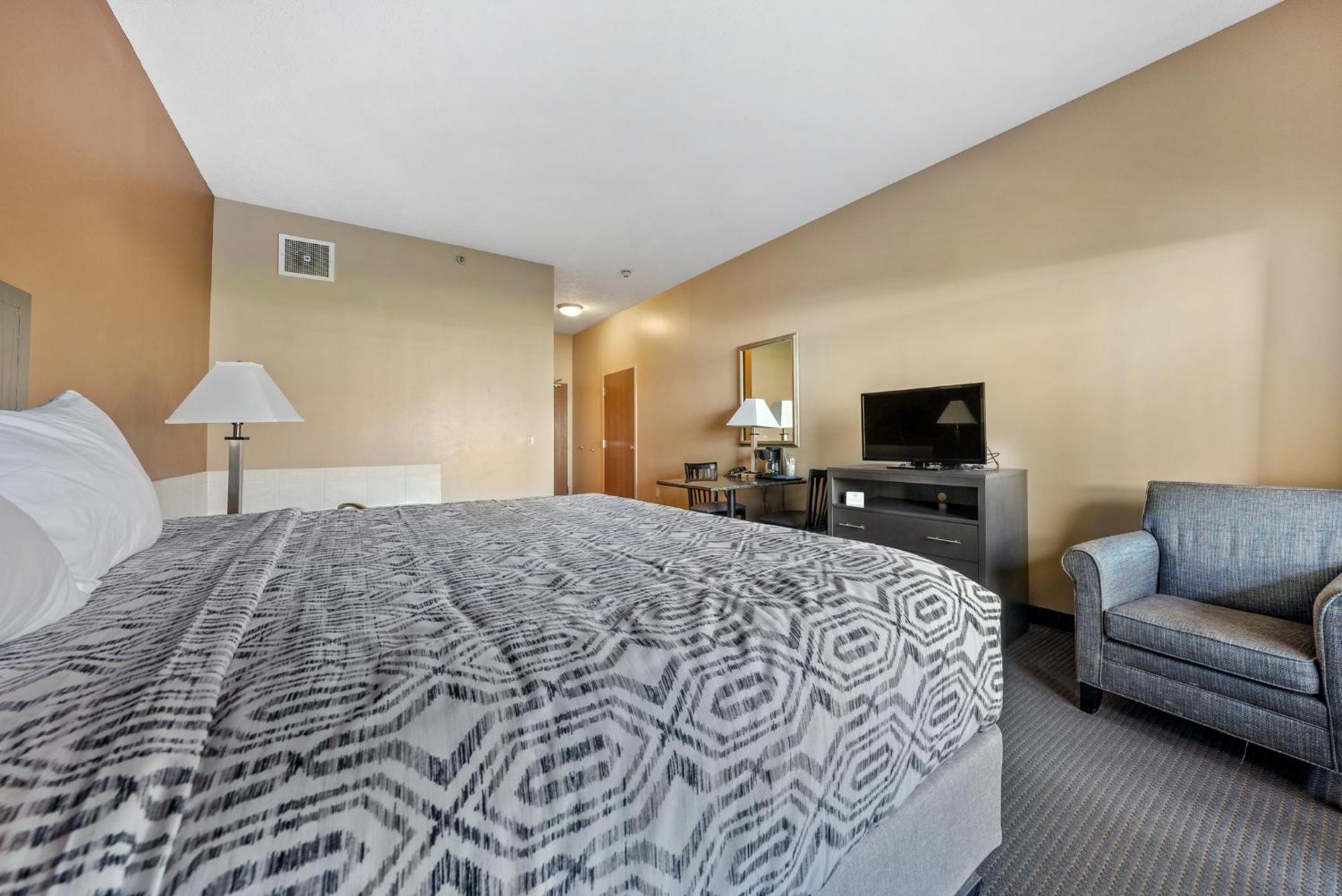 Hotel Bayshore At Put-in-Bay