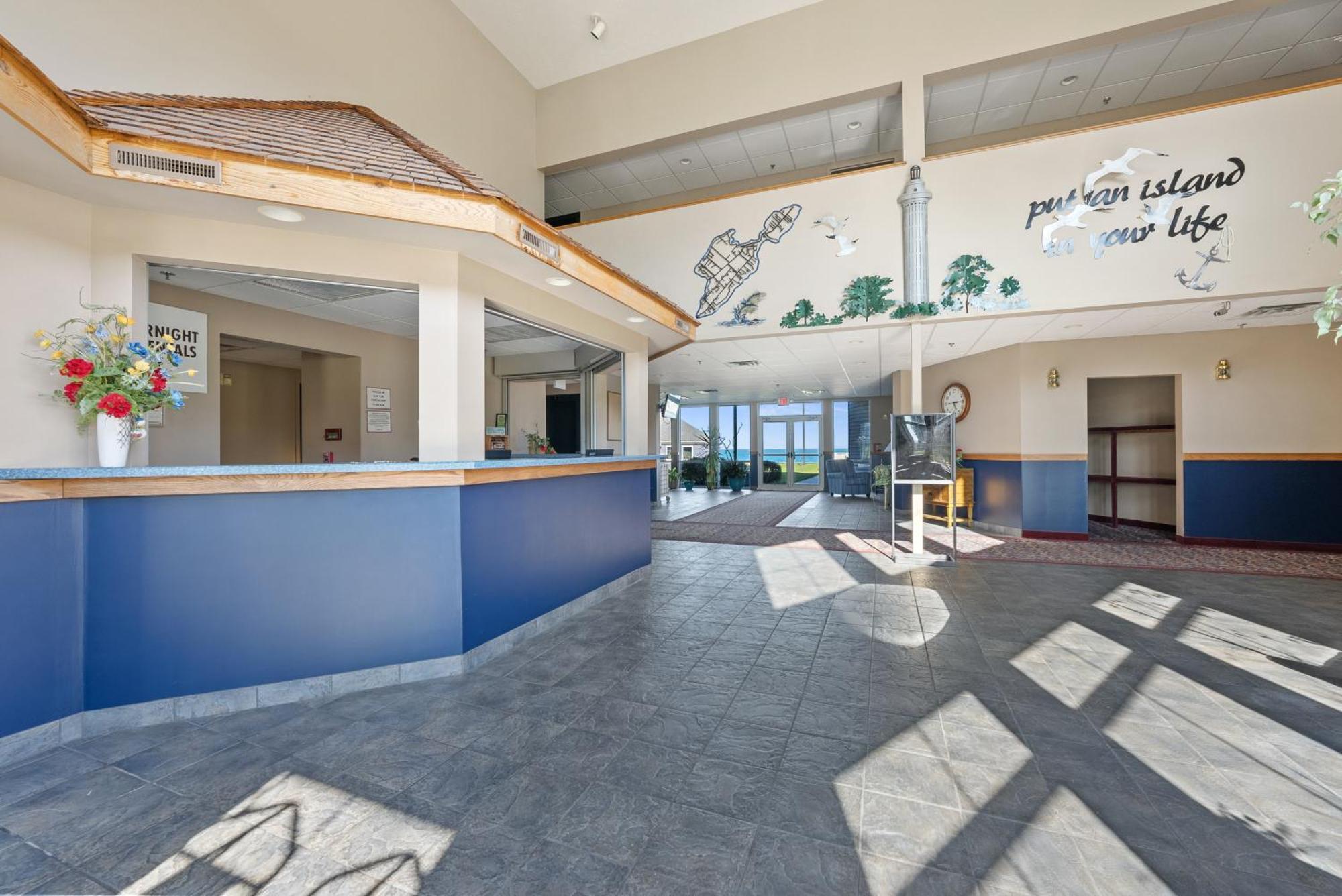 Hotel Bayshore At Put-in-Bay